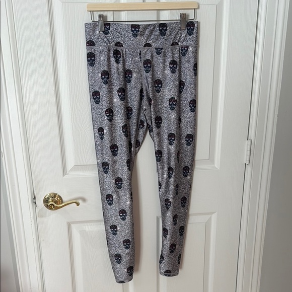 Gray Skull Print Leggings TEREZ NY size large - Picture 1 of 3